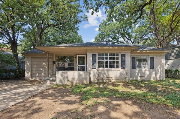 1013 W Inwood Drive, Arlington, TX 76013