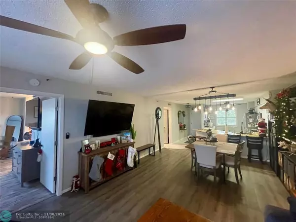 Pompano Beach, FL 33069,2215 Cypress Island Dr  #508