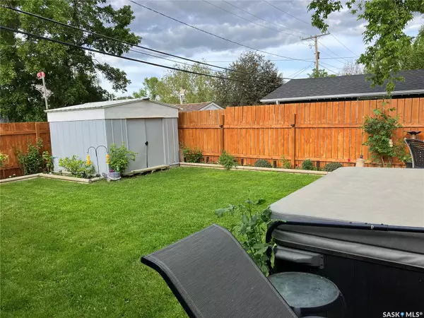 Assiniboia, SK S0H 0B0,215 4th AVENUE E