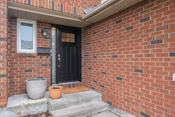 Kanata, ON K2M 2H8,86 Cedarock DR