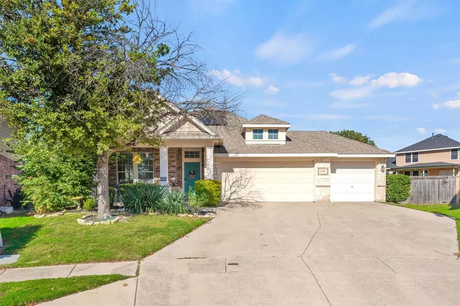 6121 Paddlefish Drive, Fort Worth, TX 76179