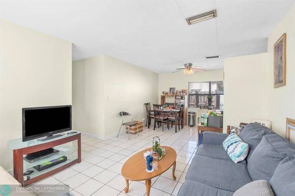 Oakland Park, FL 33334,571 NE 61st St