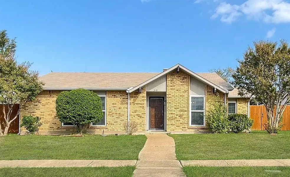 2119 Chatsworth Road, Carrollton, TX 75007