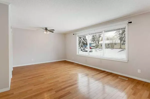 Calgary, AB T2J 0T4,248 Allan CRES SE