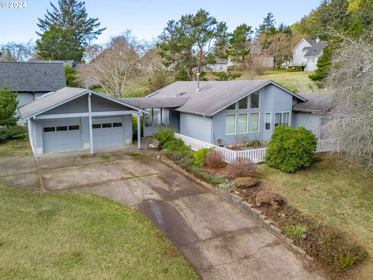 Yachats, OR 97498,341 COMBS CIR