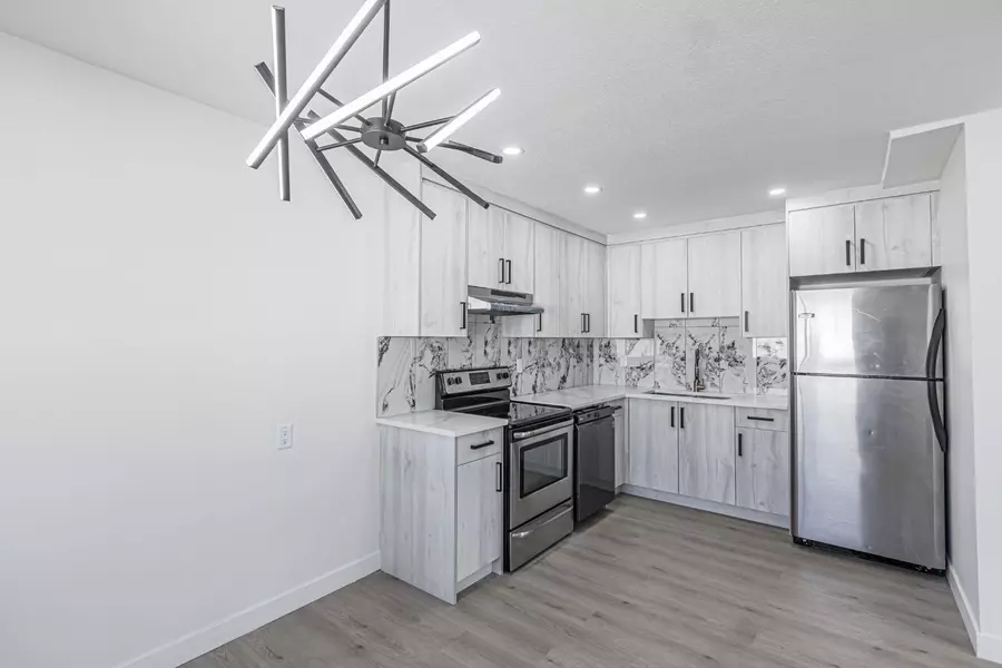 1709 48 ST SE #1, Calgary, AB T2A 5C2