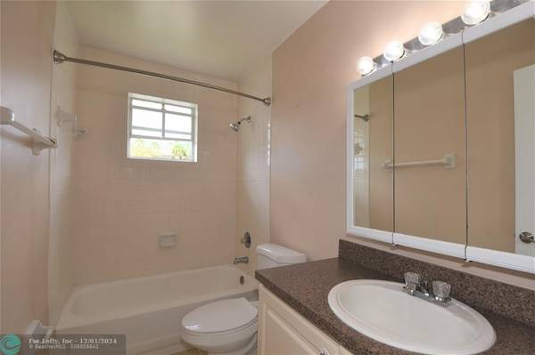 Pembroke Pines, FL 33025,8630 SW 3rd St  #201