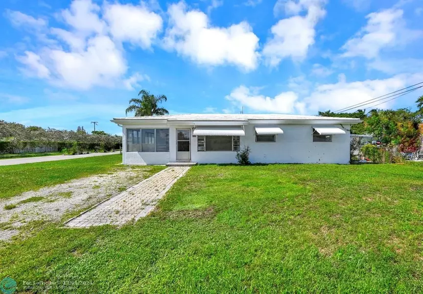 2421 SW 49 CT, Dania Beach, FL 33312