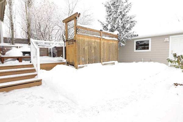 Calgary, AB T2T 6B8,4417 Quentin CT Southwest