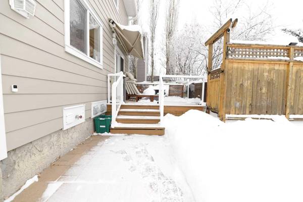 Calgary, AB T2T 6B8,4417 Quentin CT Southwest