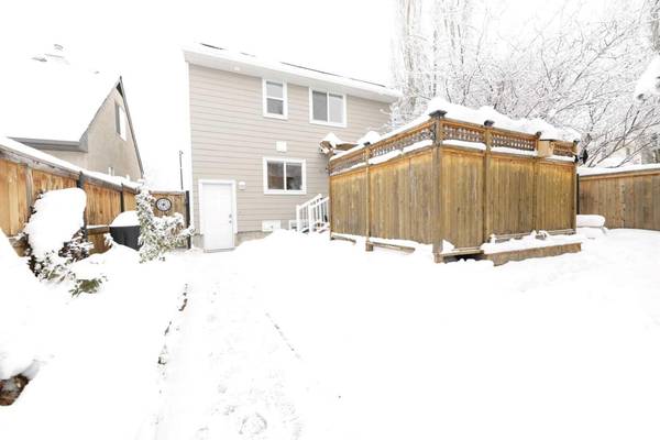 Calgary, AB T2T 6B8,4417 Quentin CT Southwest