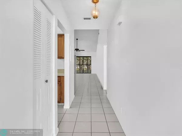 Delray Beach, FL 33445,2435 SW 22nd Ave  #2030