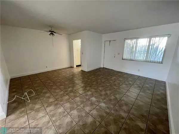 Hallandale Beach, FL 33009,581 Blue Heron Dr  #203-B