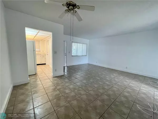 Hallandale Beach, FL 33009,581 Blue Heron Dr  #203-B