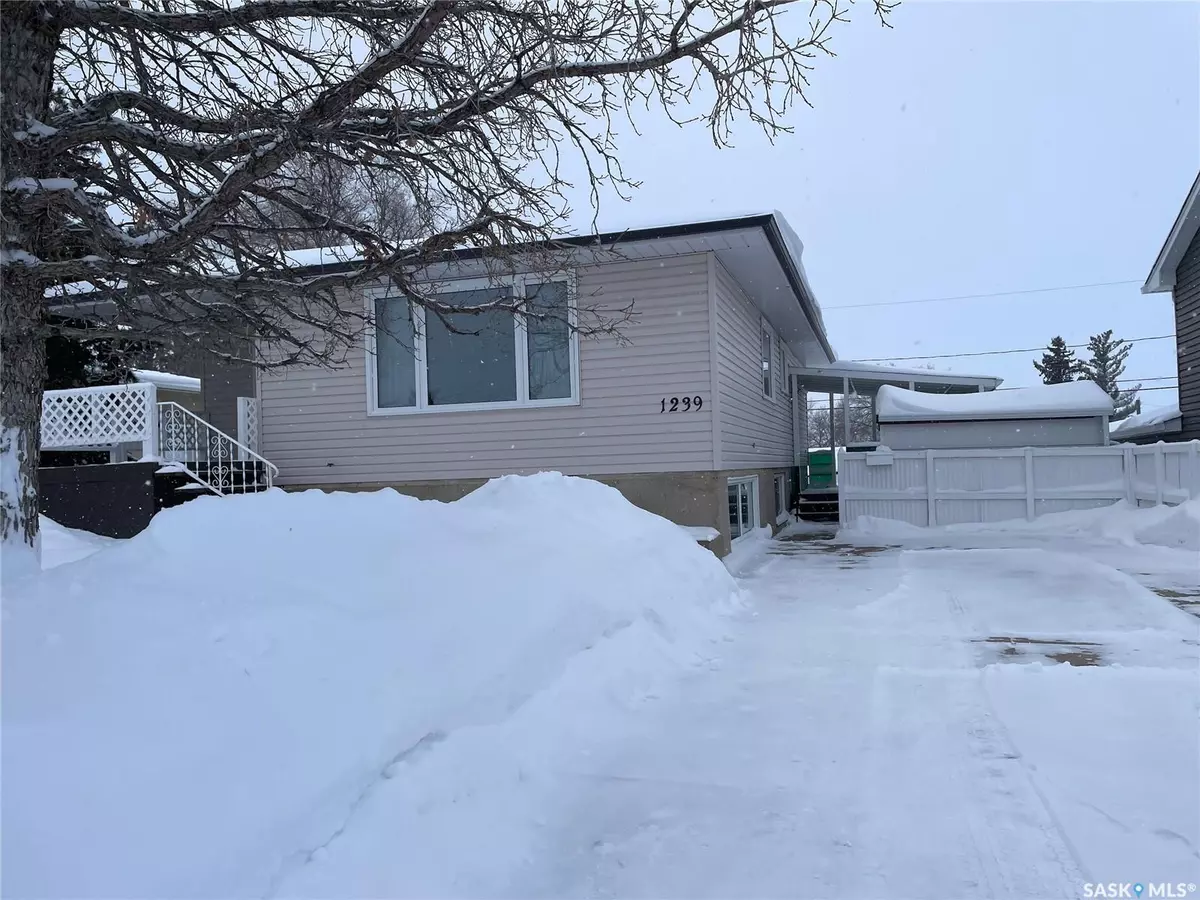 Moose Jaw, SK S6H 2J5,1239 Hochelaga STREET W