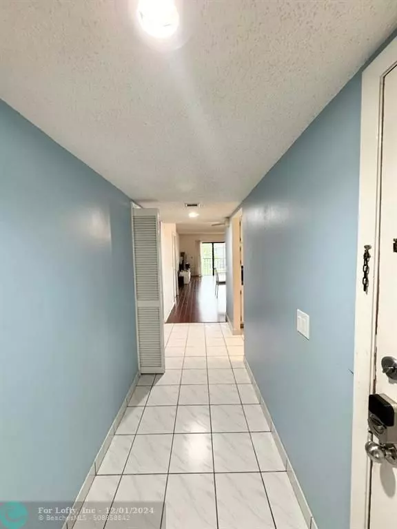 Weston, FL 33326,182 Lakeview Dr  #204