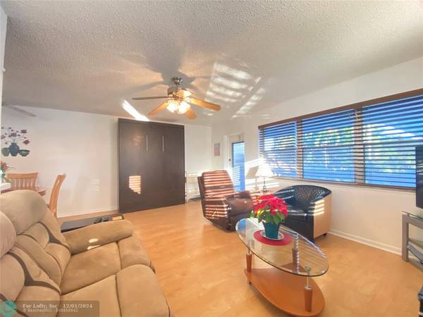 Deerfield Beach, FL 33442,520 Durham R  #520