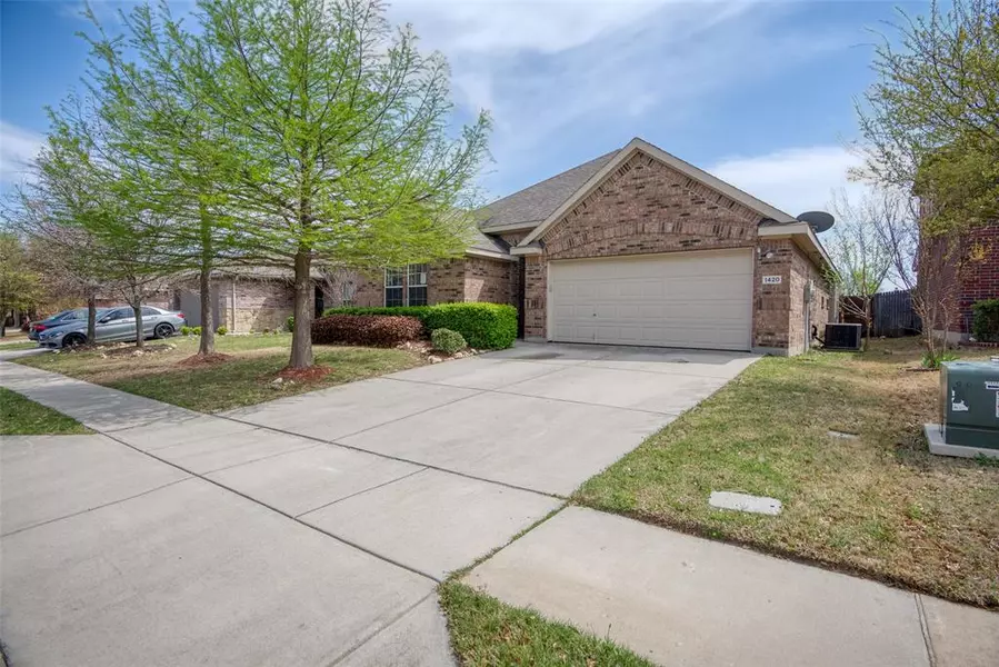 1420 Castlegar Lane, Fort Worth, TX 76247