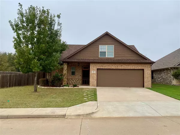 210 Donna Circle, Granbury, TX 76049