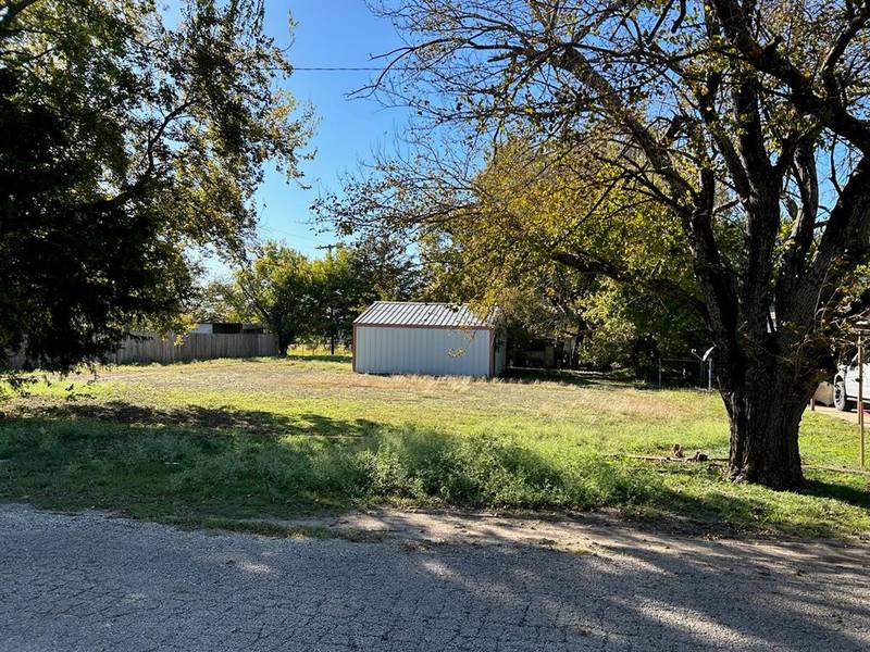 305 N Elm Street, Leonard, TX 75452