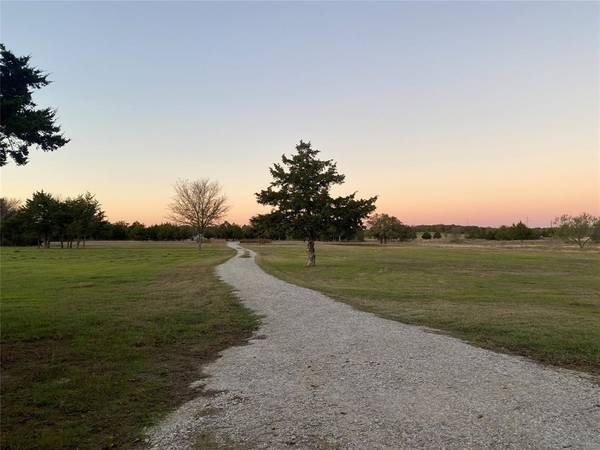 660 County Road 2184, Gainesville, TX 76240