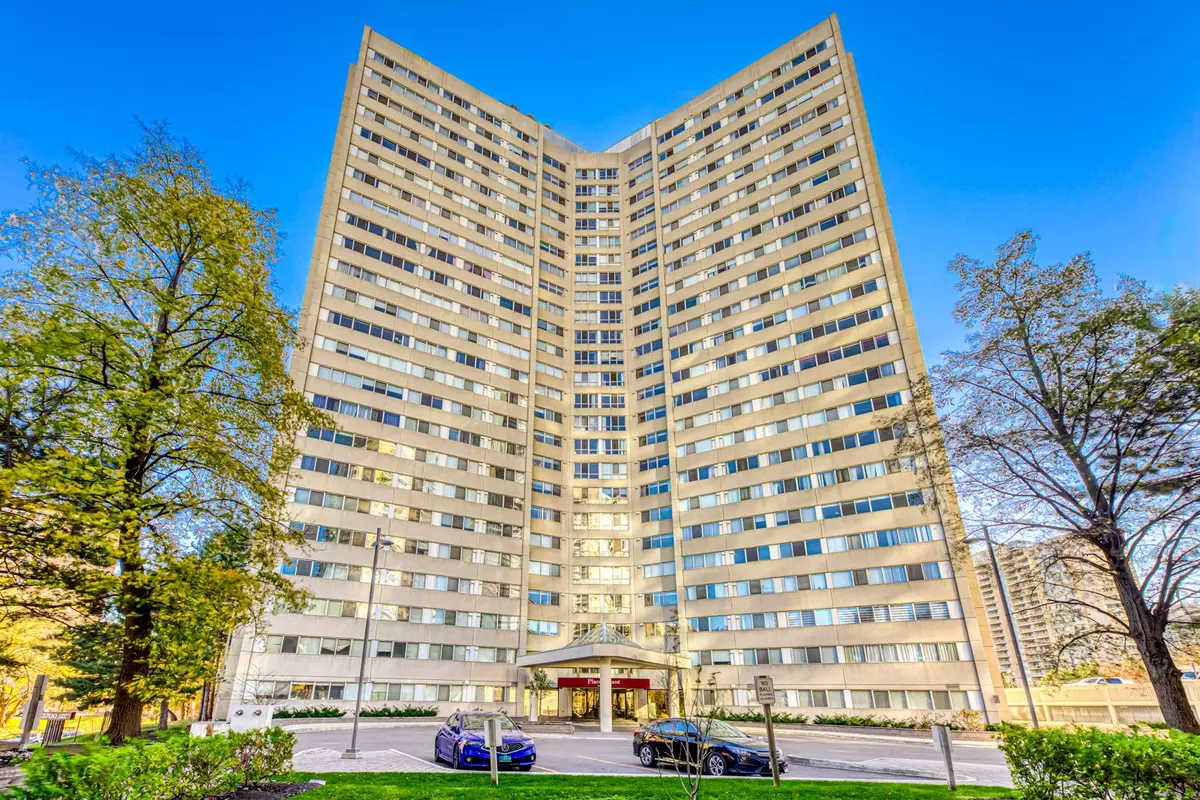 Mississauga, ON L5A 4B8,3700 Kaneff CRES #1010