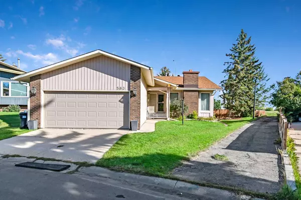 583 Woodpark CRES SW, Calgary, AB T2W 2S1