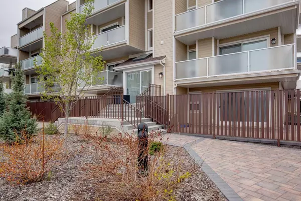 Calgary, AB T3A 2W3,3727 42 ST NW #406