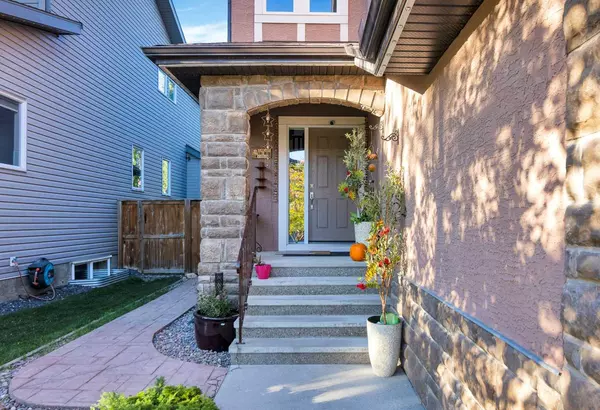 Calgary, AB T3H0R5,141 Aspenshire CRES SW