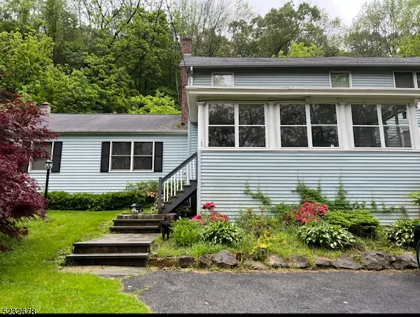 45 Academy St, Oxford Twp., NJ 07863