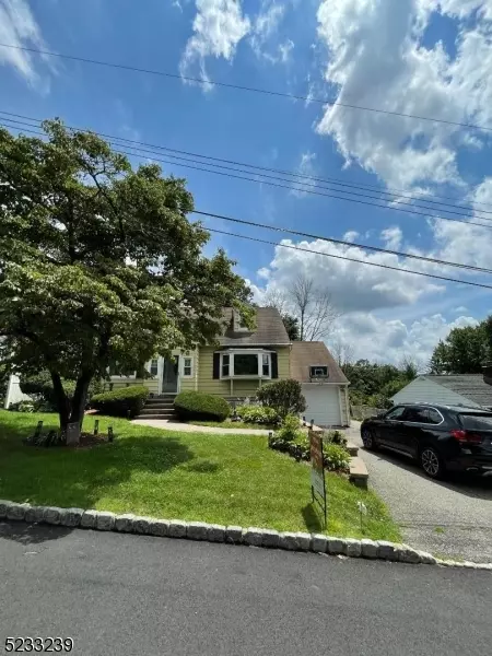 4 Elizabeth Ave, Stanhope Boro, NJ 07874