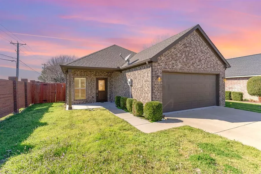 3001 Huntington Court, Waxahachie, TX 75165