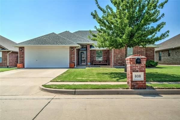 808 Canyon Drive, Yukon, OK 73099