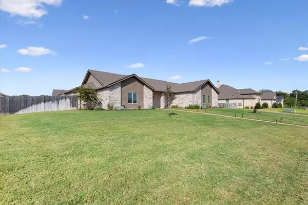 Crawford, TX 76638,493 Twisted Oak Lane