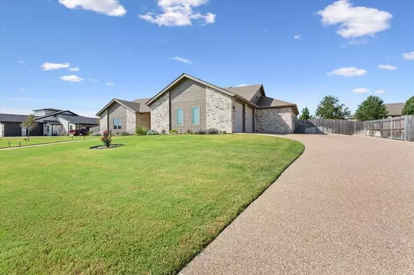 Crawford, TX 76638,493 Twisted Oak Lane