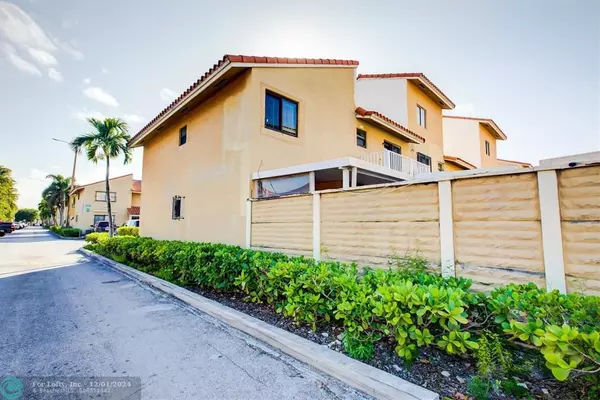 Hialeah, FL 33016,2735 W 61st Pl  #201