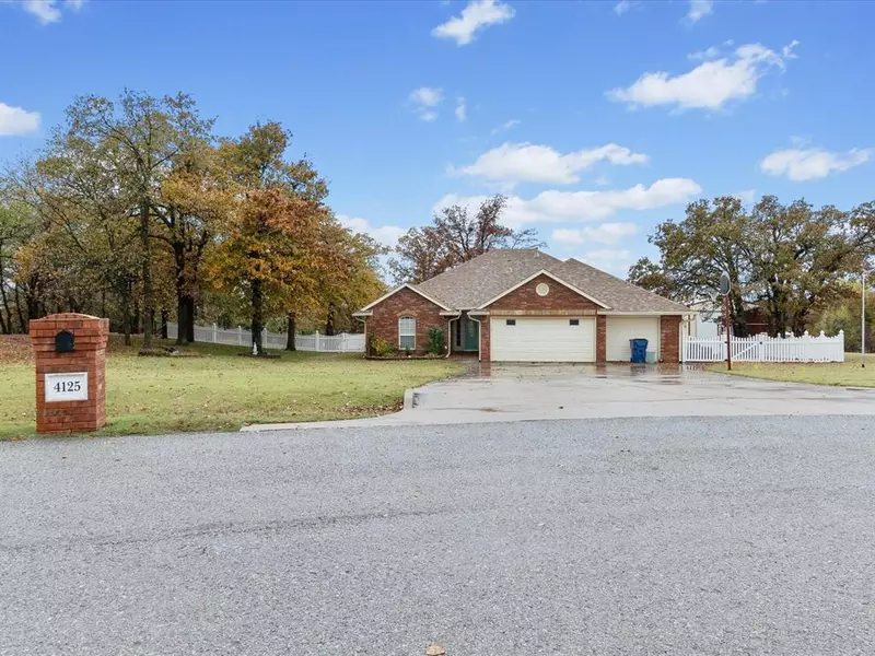 4125 Twelve Oaks Drive, Harrah, OK 73045