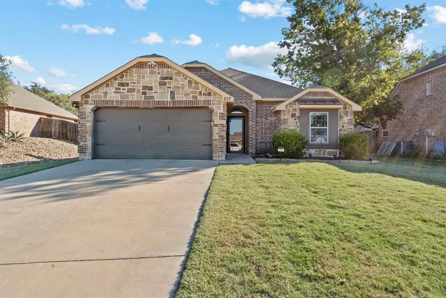 237 Water Oak Lane, Weatherford, TX 76086