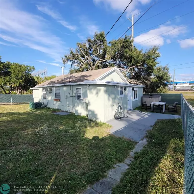 Dania Beach, FL 33004,407 NW 3rd Pl