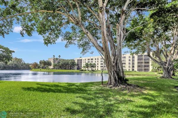 Coconut Creek, FL 33066,4124 S Carambola Cir S  #2125