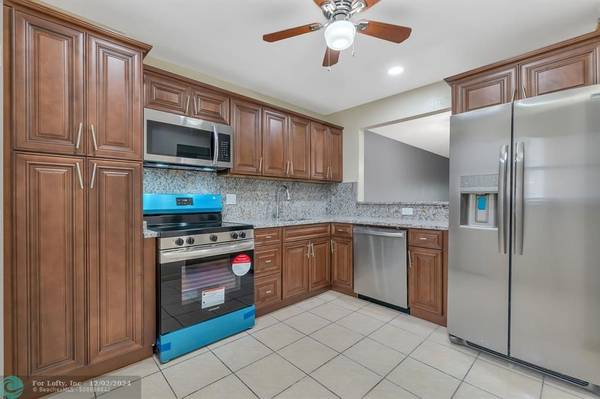 6101 N Falls Cir Dr  #211, Lauderhill, FL 33319