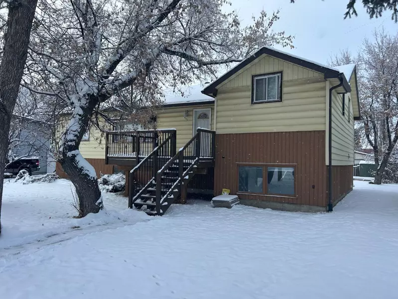 412 2 AVE Northeast, Airdrie, AB T4B 1R5