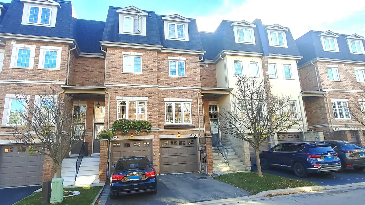 Mississauga, ON L5A 4P1,435 Hensall CIR #32