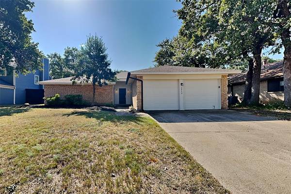 2840 Woodpath Lane, Bedford, TX 76021