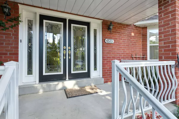 Mississauga, ON L5N 5K7,6533 Mockingbird LN