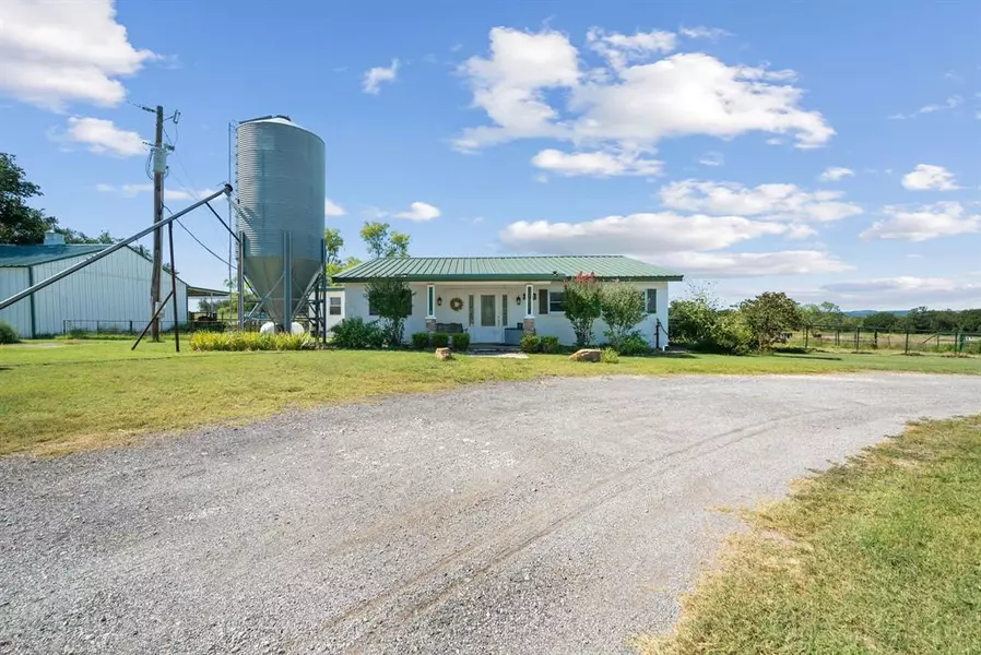 797 County Road 117, Mingus, TX 76463