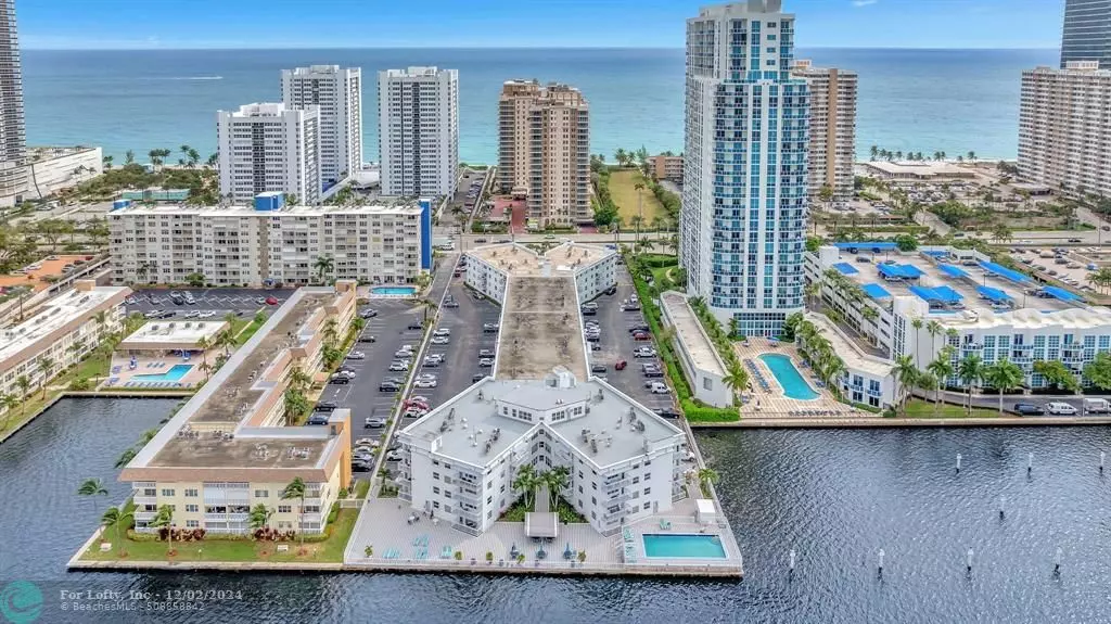 Hallandale Beach, FL 33009,1913 S Ocean Dr  #207