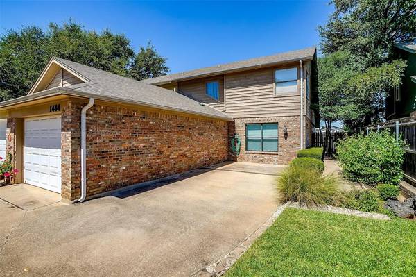 1404 Palmnold Circle W, Fort Worth, TX 76120