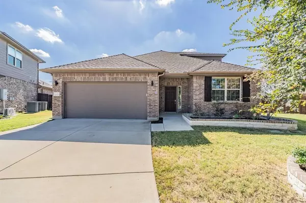 4800 Lazy Oaks Street, Fort Worth, TX 76244