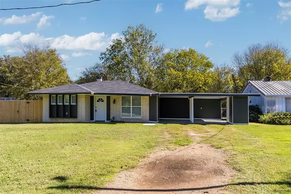 1011 County Road 2404, Kemp, TX 75143